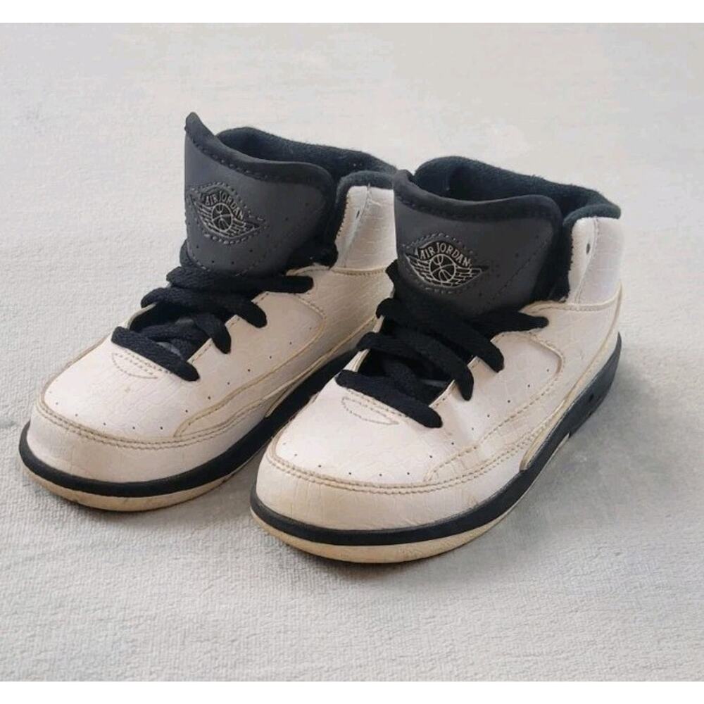 Nike Air Jordan 2 Wing it Retro Toddler size 10C White/Black lace up sneaker